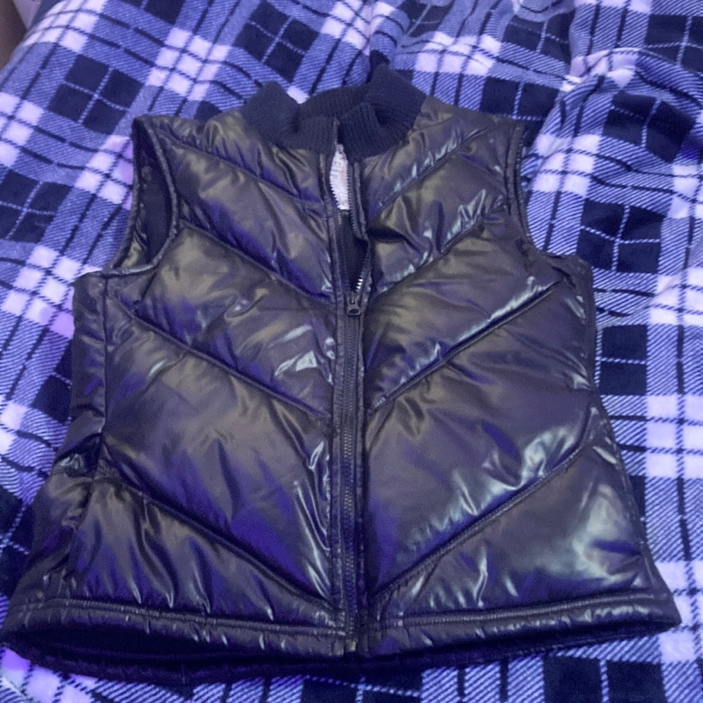 Black puffer zip up sleeveless vest unworn from old navy size small